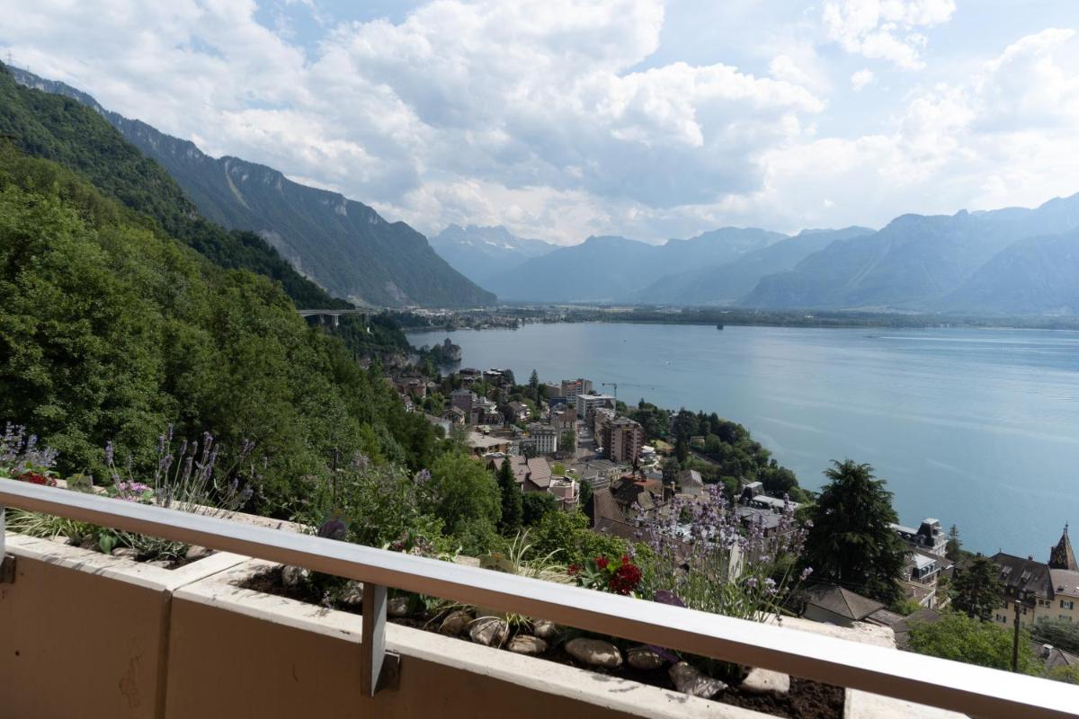 Residence Four Bedroom Apartment Lake View-Montreux - Housity