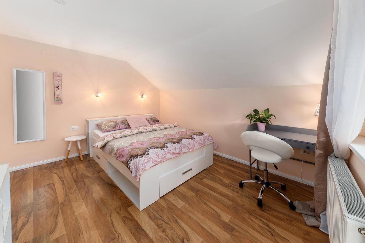 Apartma Summer Garden - Housity