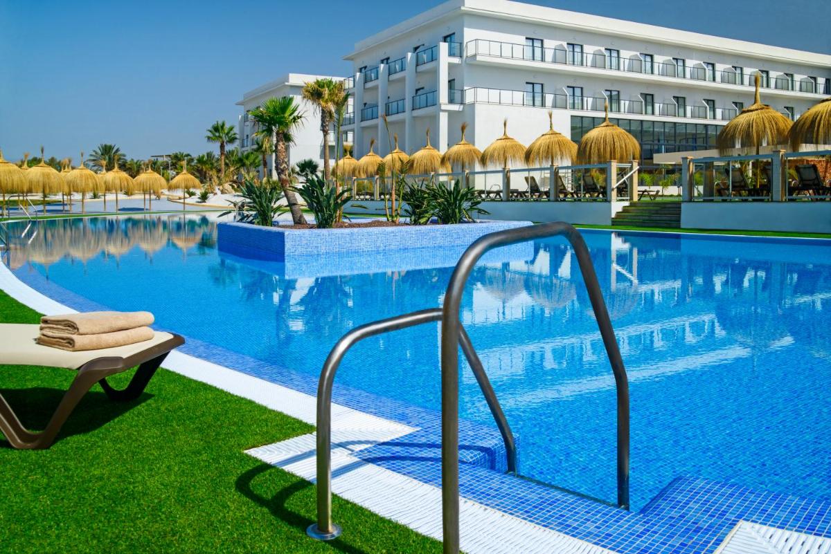 Piscina en o cerca de Cabogata Beach Hotel