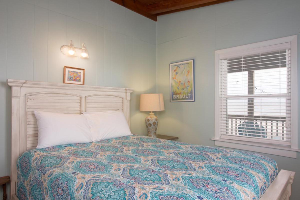 Salt Life by Oak Island Accommodations - Housity
