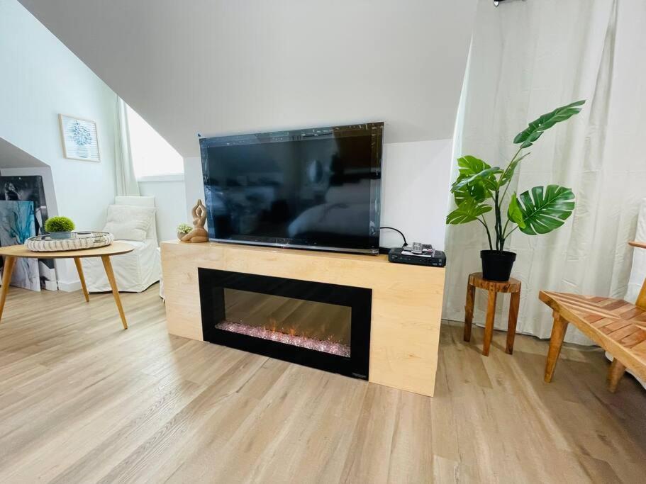 Stylish Cozy one bedroom studio with free parking - Housity