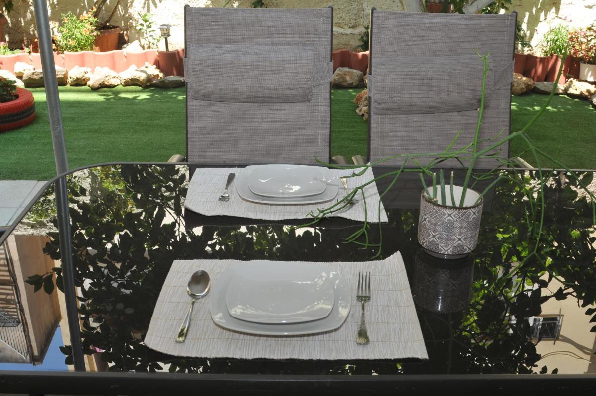 Demi’s garden near the metro of Athens - Housity