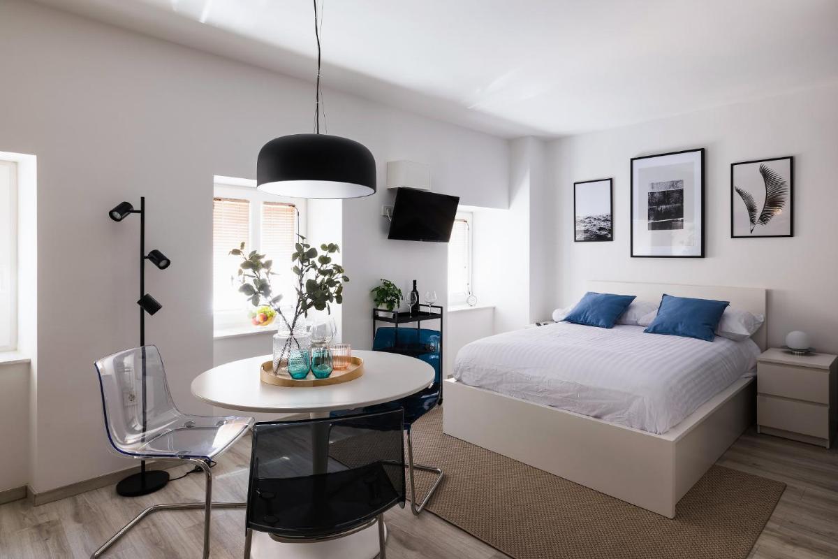 New Central Studios with Parking - Housity