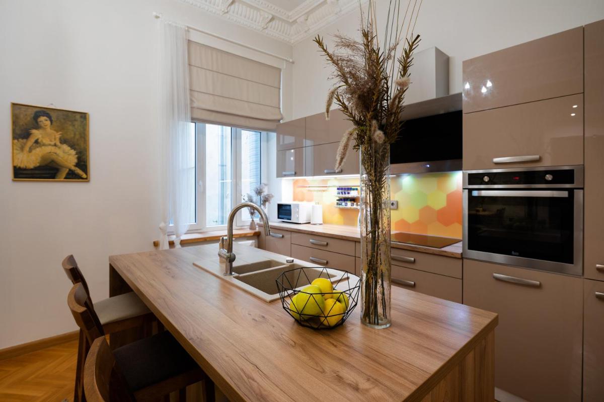 Old Riga Modern and Spacious 2 bedroom Apartment - Housity