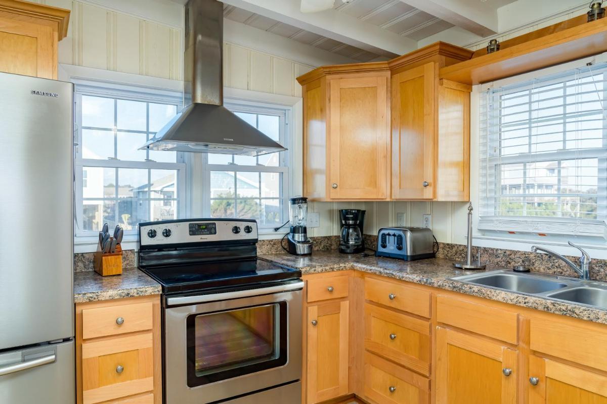 Smart Pelican by Oak Island Accommodations - Housity