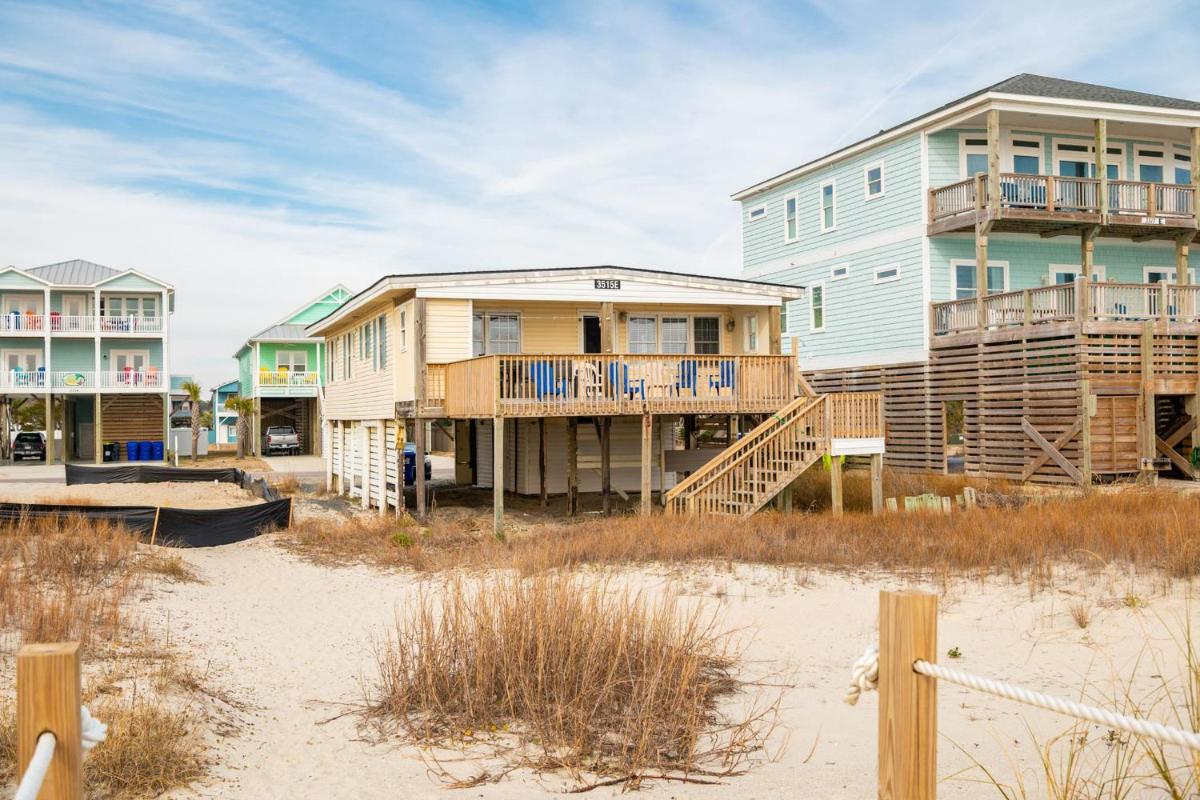 Smart Pelican by Oak Island Accommodations - Housity