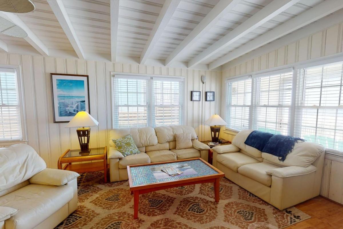Smart Pelican by Oak Island Accommodations - Housity