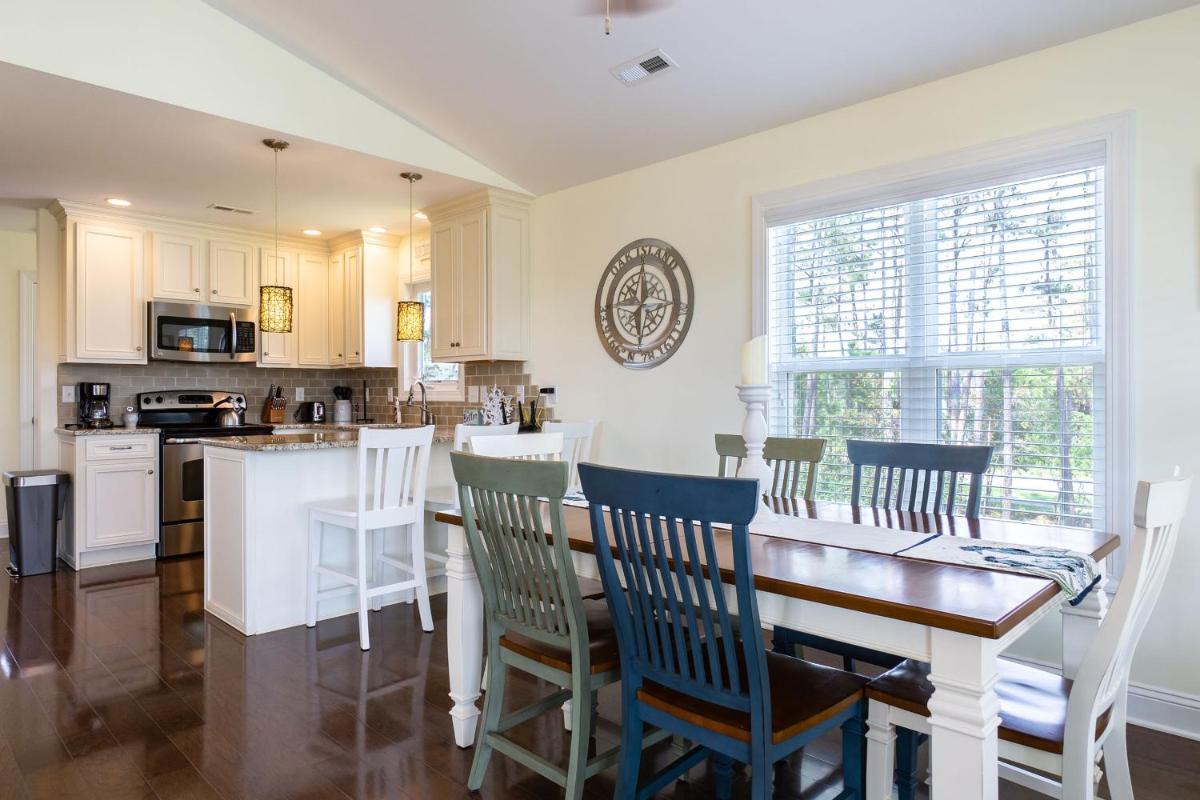Southern Charm by Oak Island Accommodations - Housity