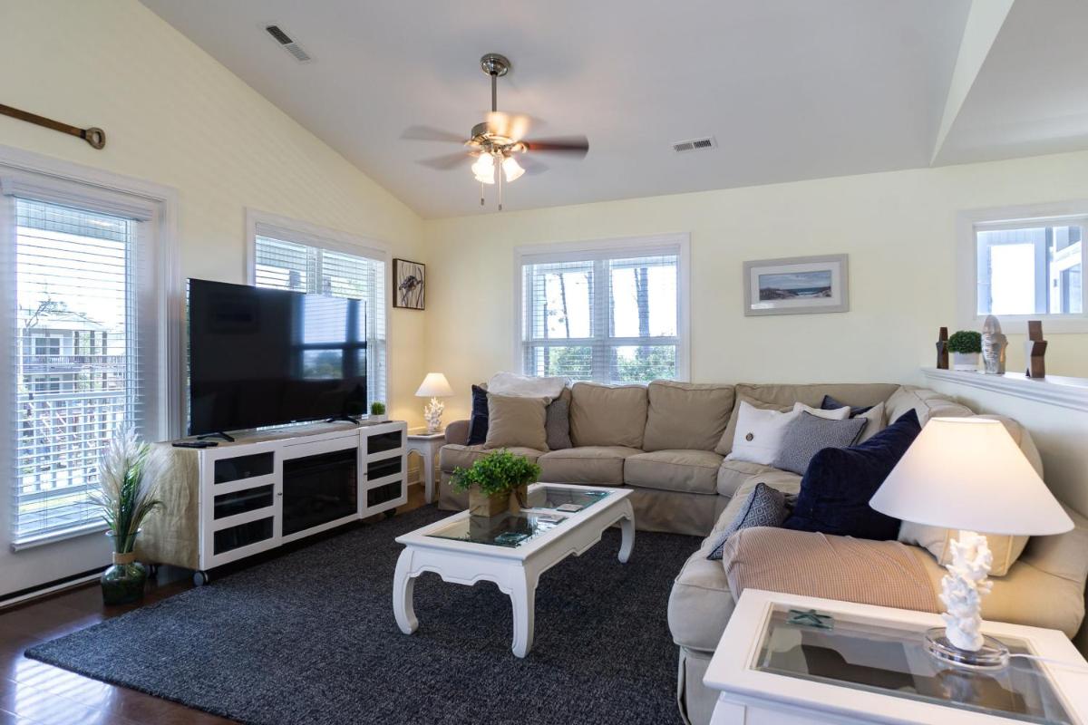 Southern Charm by Oak Island Accommodations - Housity