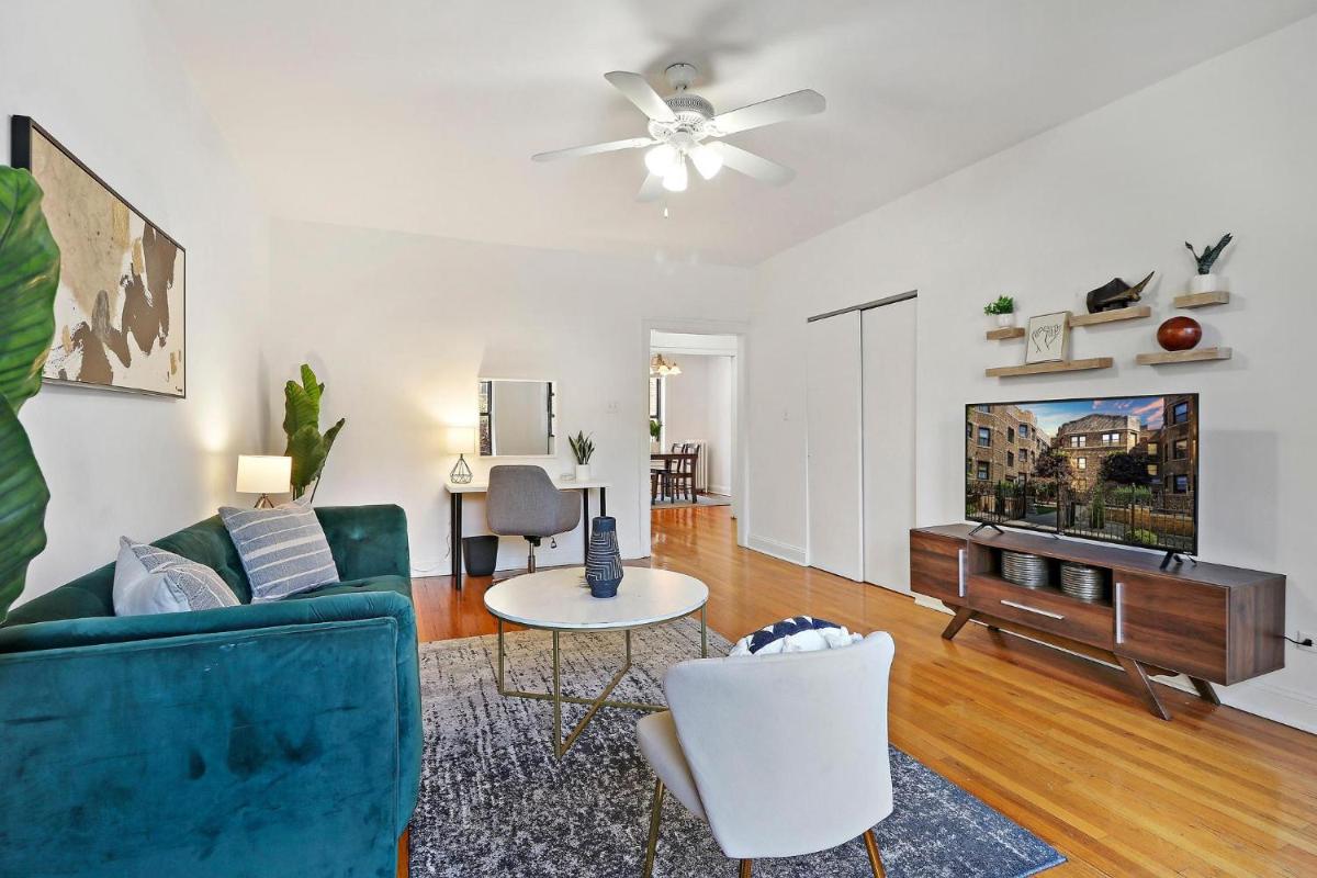 Darling 1BR Lakeview Home near Music Venues, Shops - Cornelia 2E - Housity