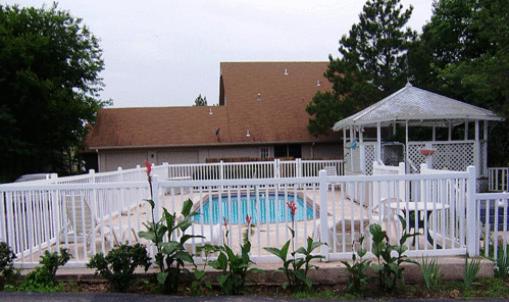 Oak Hill Inn and Suites - Housity