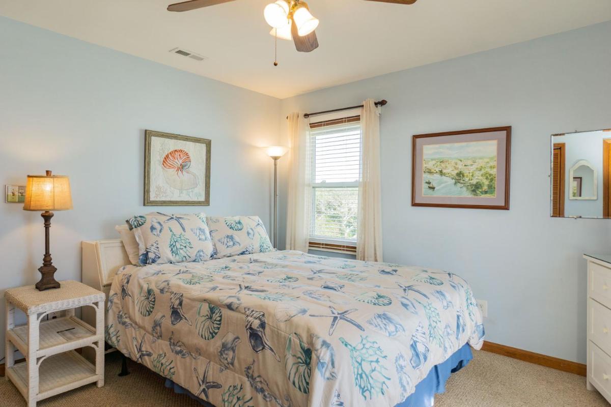 StingWray Cove by Oak Island Accommodations - Housity