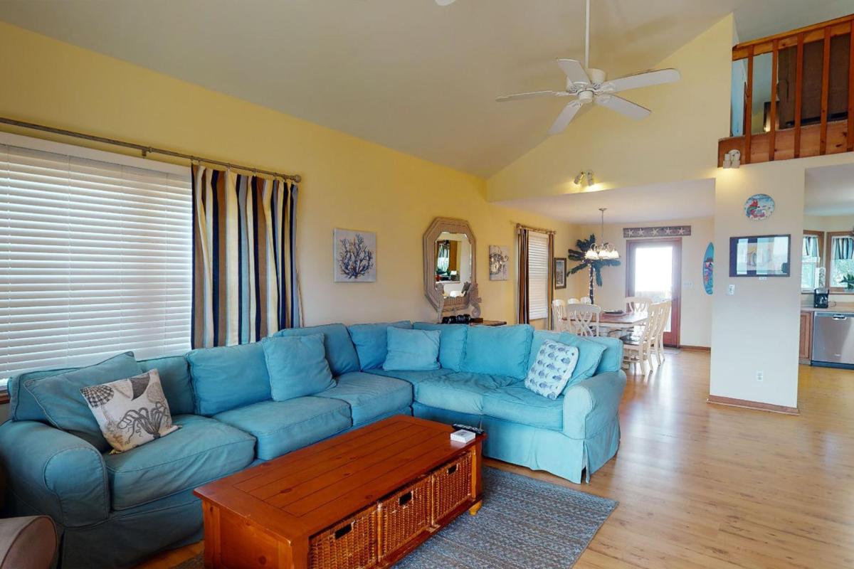 StingWray Cove by Oak Island Accommodations - Housity