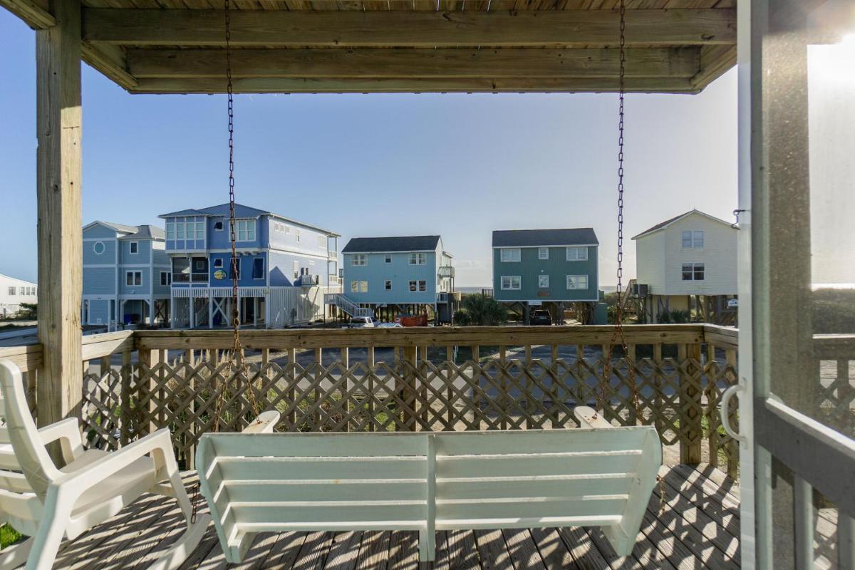 StingWray Cove by Oak Island Accommodations - Housity