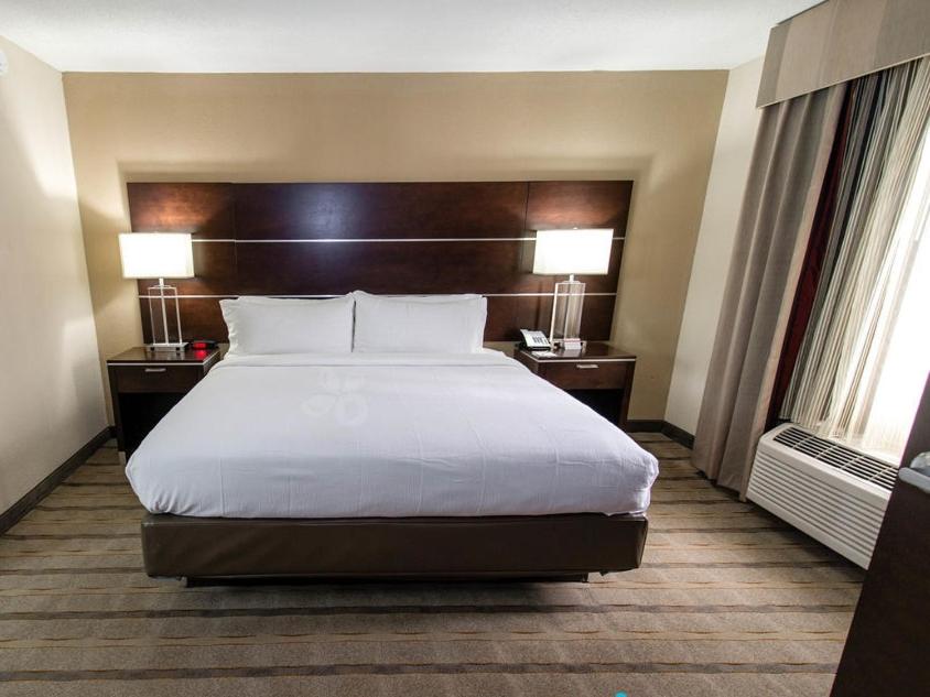 Holiday Inn Charlotte Airport, an IHG Hotel - Housity