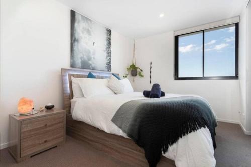 Inner city 1 bedroom Apartment with Rooftop pool and Parking - Serain Residences - Housity