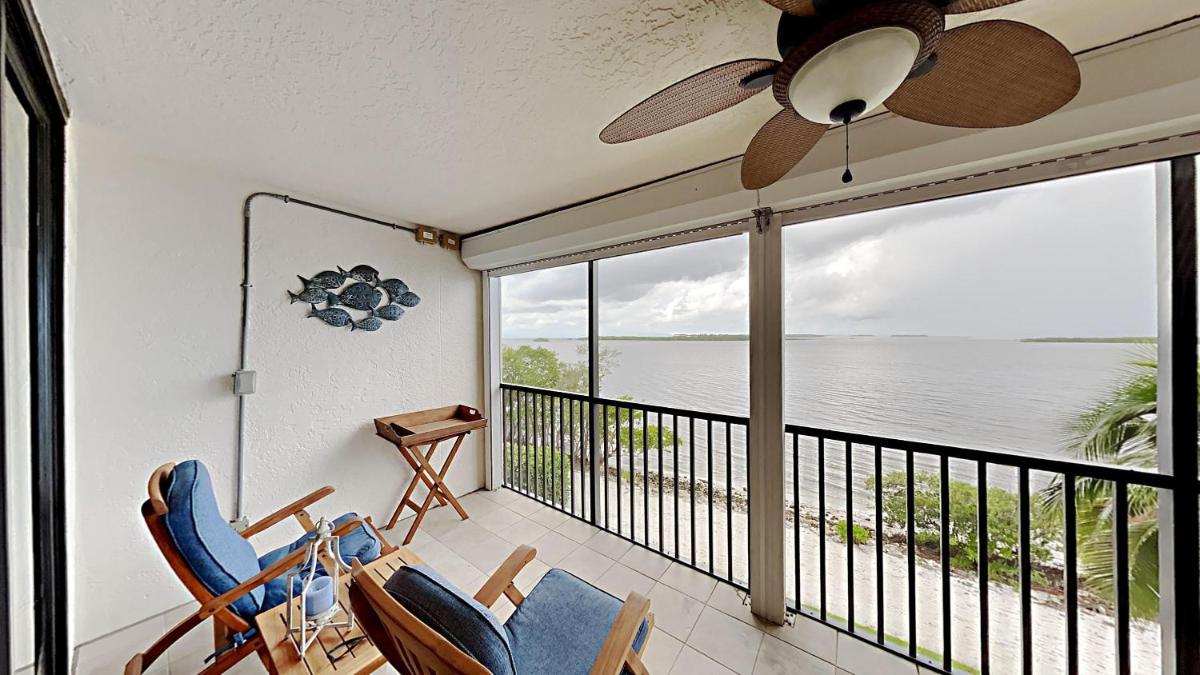 Bay View Tower 233 Sanibel Harbour Resort - Housity