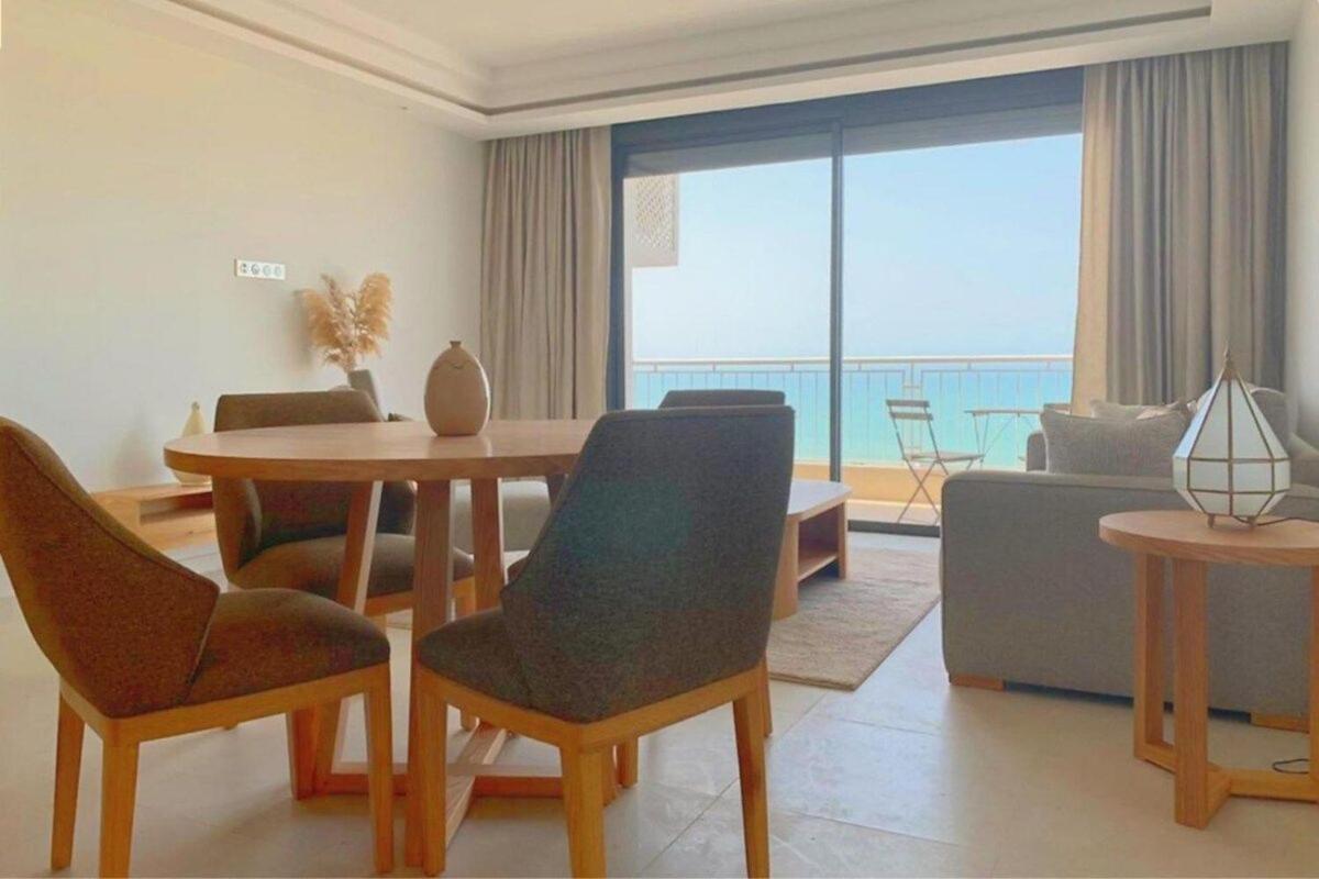 Suitetrails - Luxury Apartment 105sqm Terrace Seafront WIFI Unlimited