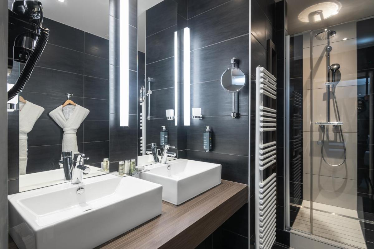 Salle de bains dans l'établissement Le Grand Hotel & Spa