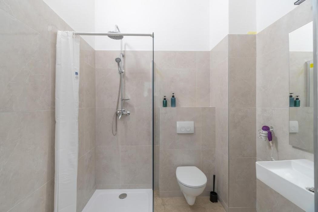Centre Apartments - Housity