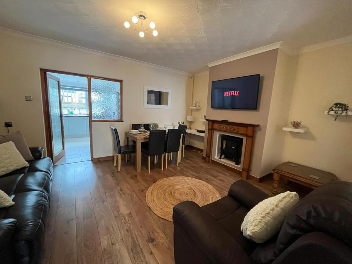 Bright and Spacious Home in Port Tennant - Housity