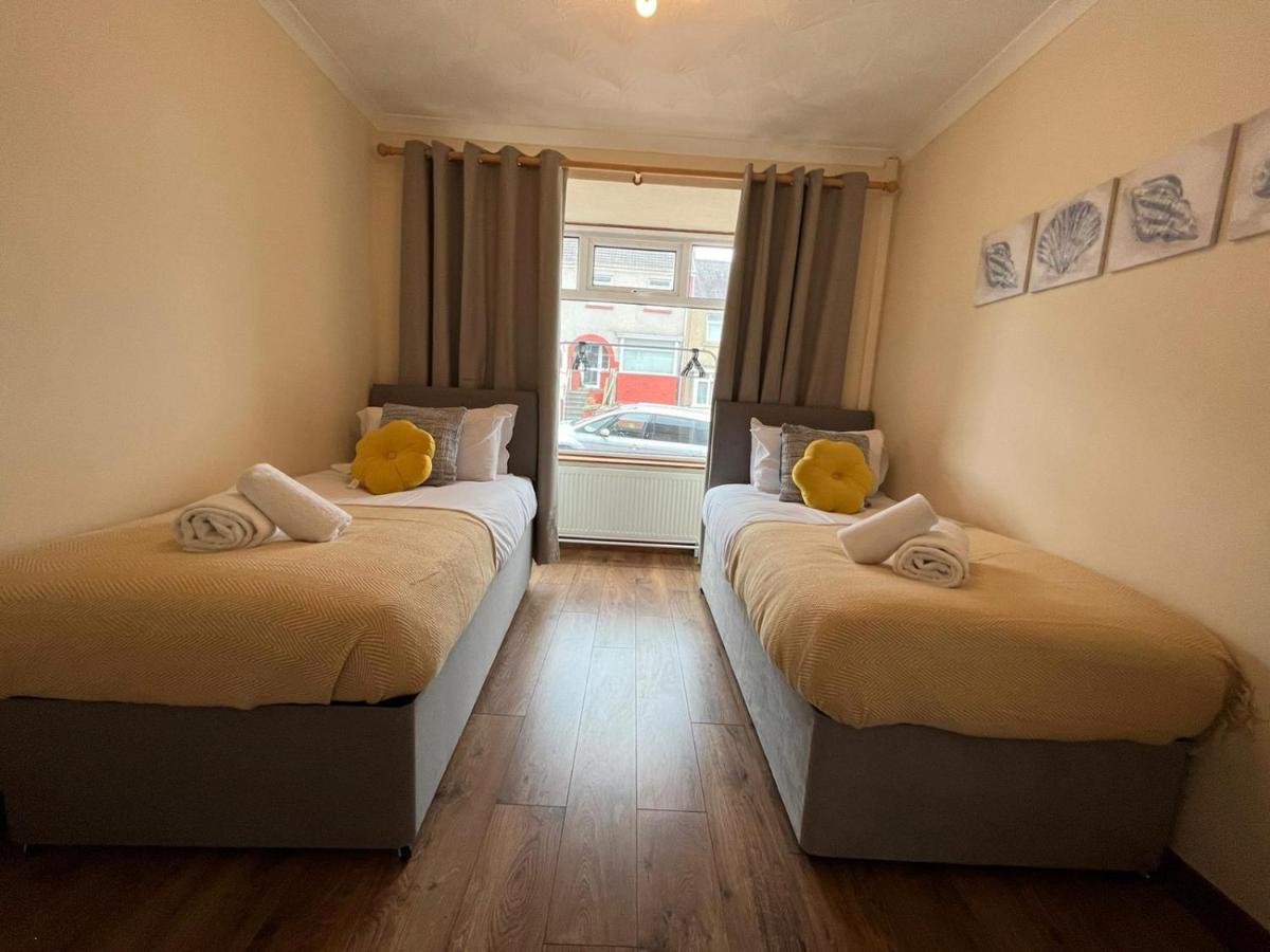 Bright and Spacious Home in Port Tennant - Housity