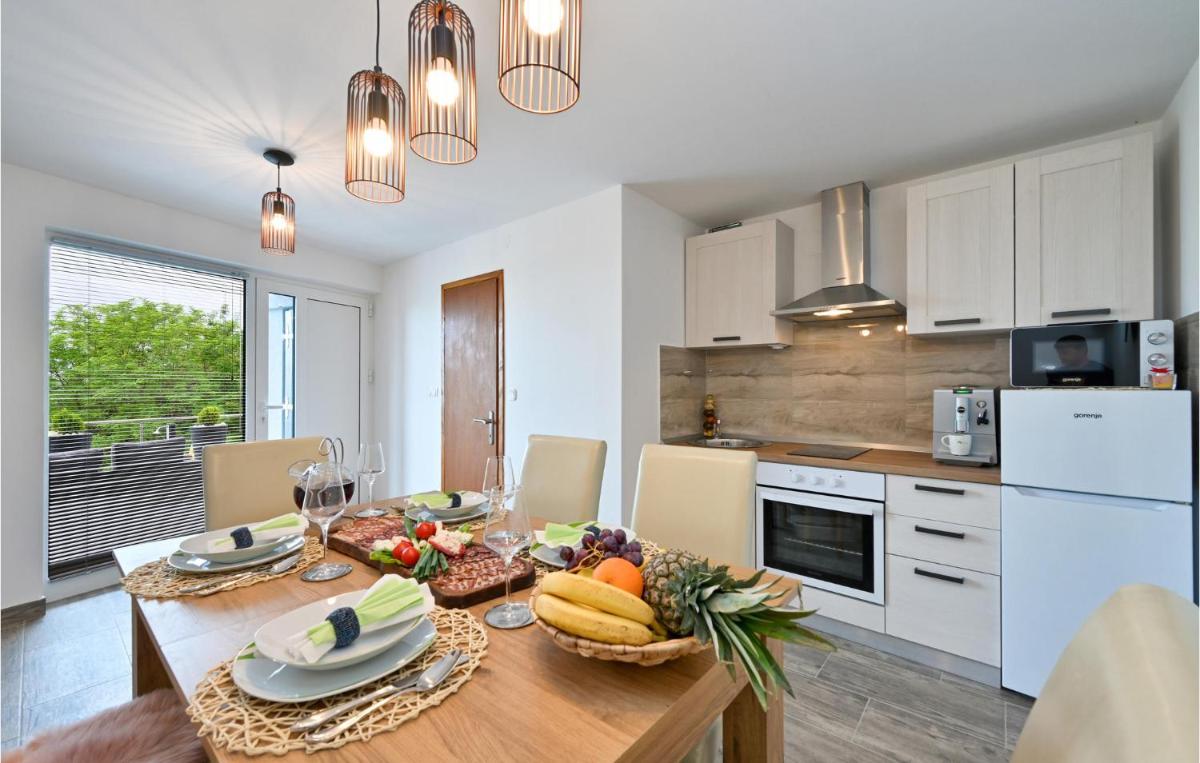 Stunning Home In Andrasevec With Sauna - Housity