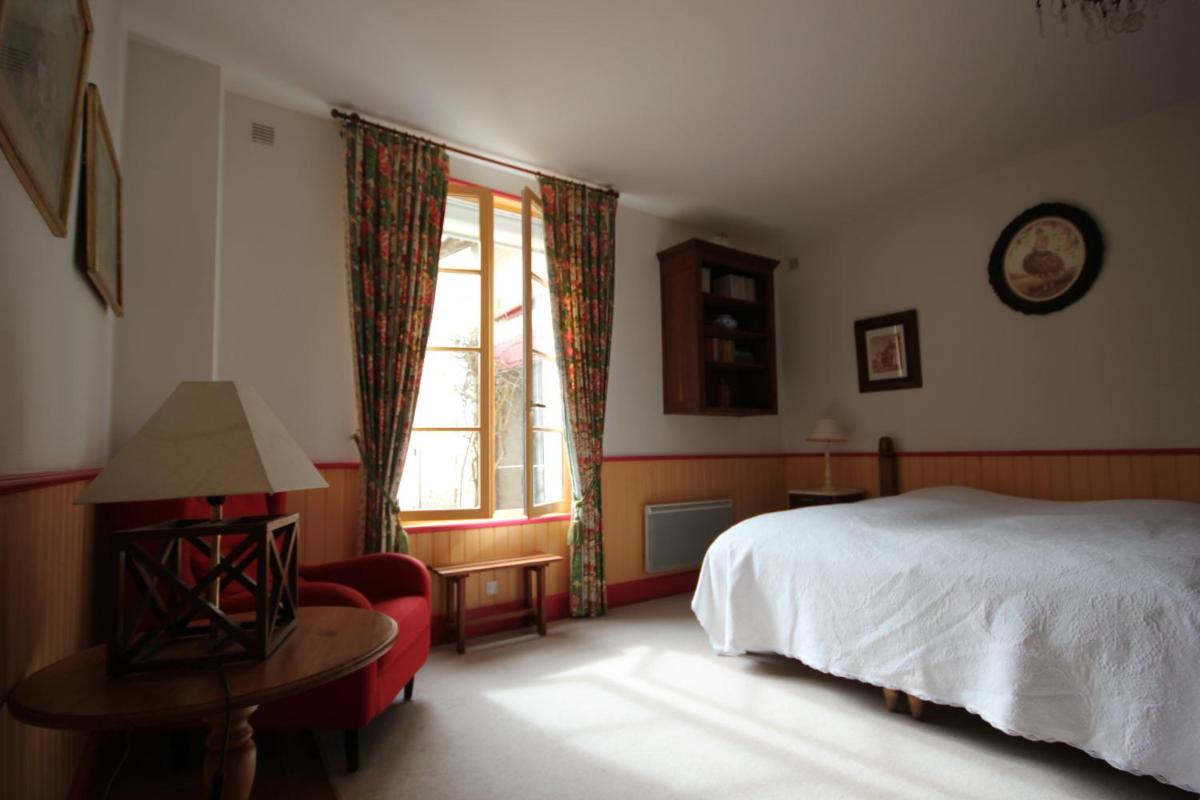 Un ou plusieurs lits dans un hébergement de l'établissement Le Domaine de Mestré, The Originals Relais