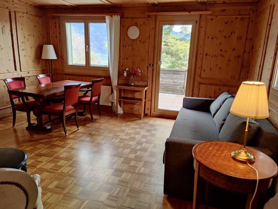 Grosse 2 ZImmer Wohnung mit Terrasse - Housity