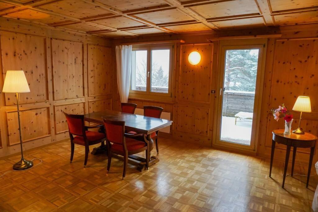 Grosse 2 ZImmer Wohnung mit Terrasse - Housity