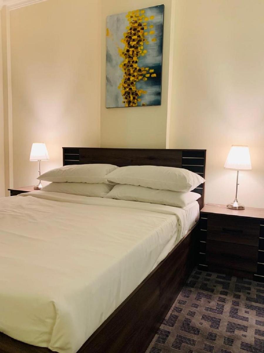 Chelsea Gardens Apartment - Housity