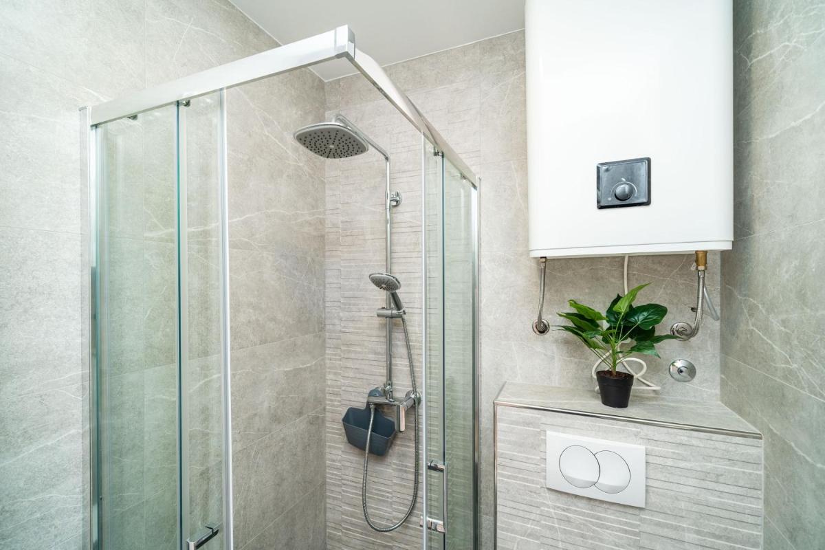 Apartment & Rooms Papa - Housity