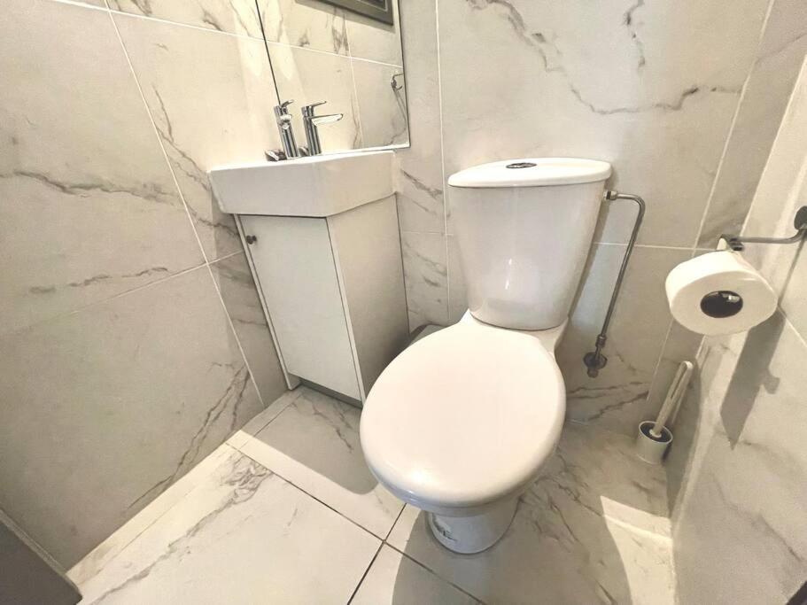 Demetra 1 Bdr Down Town Nicosia By Platform 357 - Housity