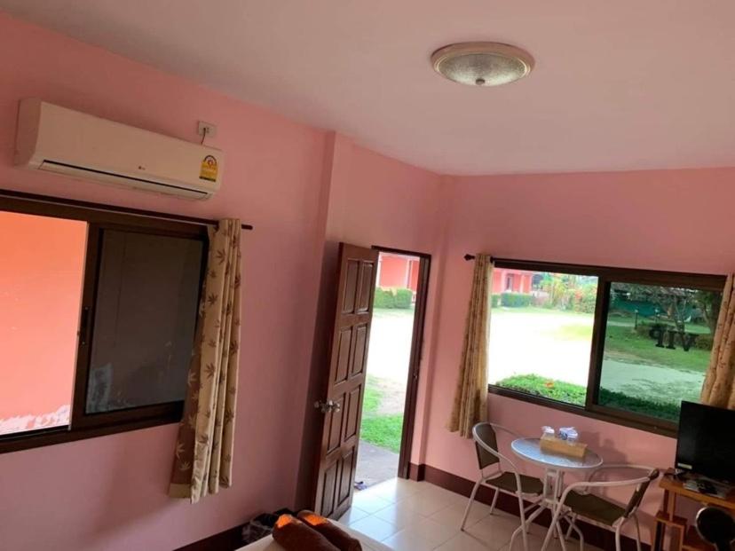 โพธิ์ทองริมทุ่ง Pothong Rimtung Hotel - Housity