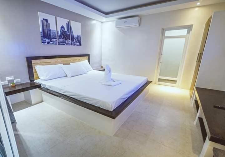 G Hotel - Housity