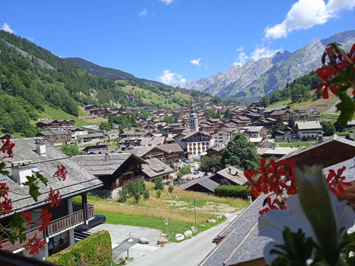 Vue générale sur la montagne ou vue sur la montagne depuis l'hôtel