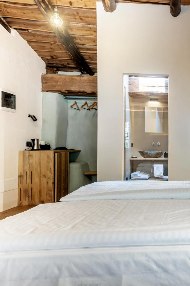 Curt di Clement Eco Mobility Hotel - Housity