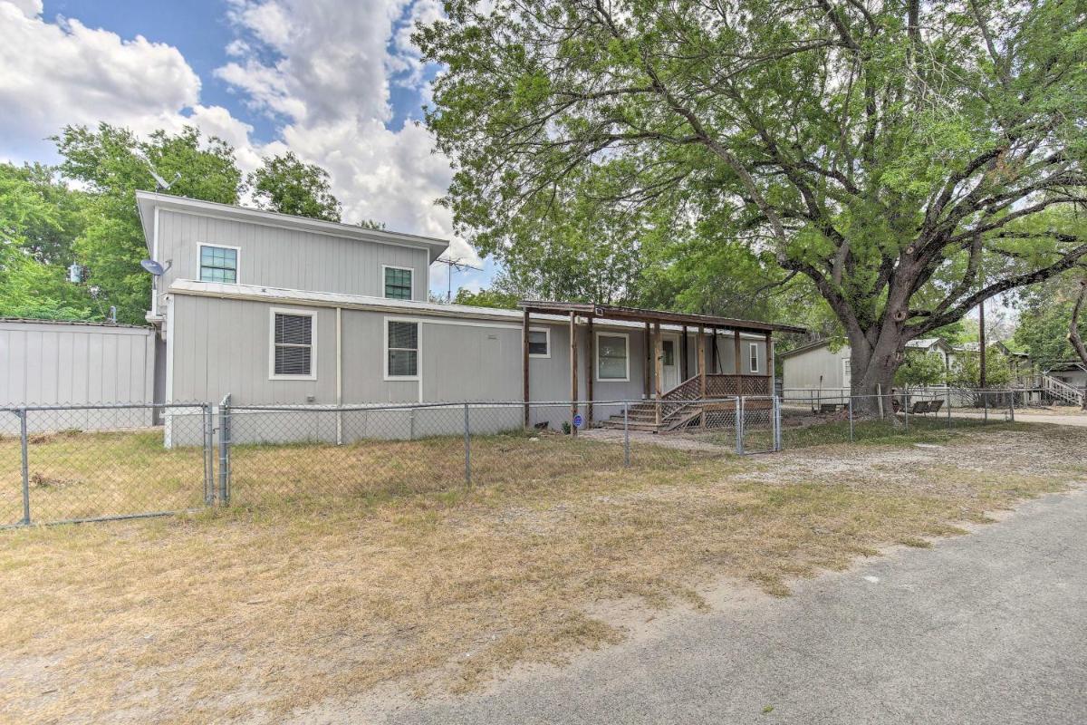 Pipe Creek House - Fish, Boat, Swim, Relax! - Housity