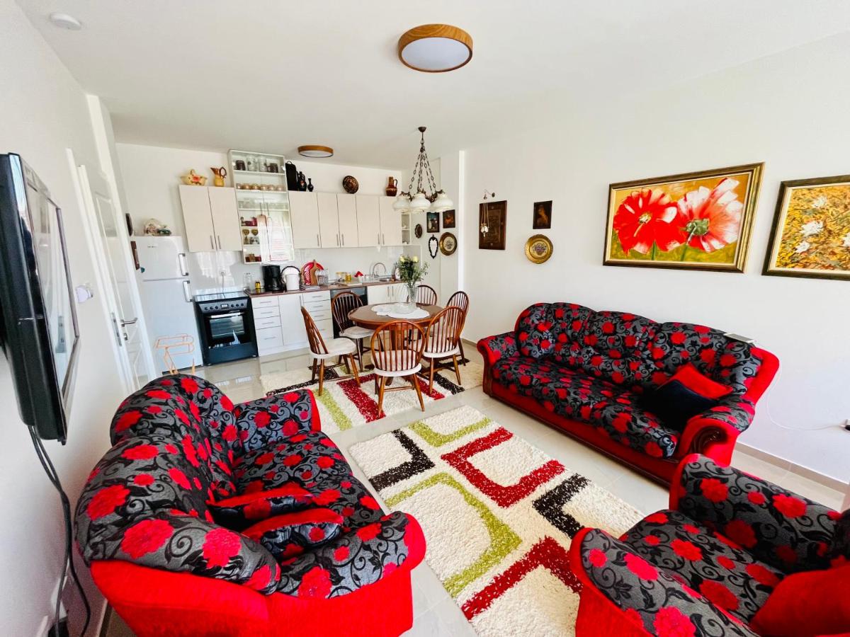 Poppy - Housity