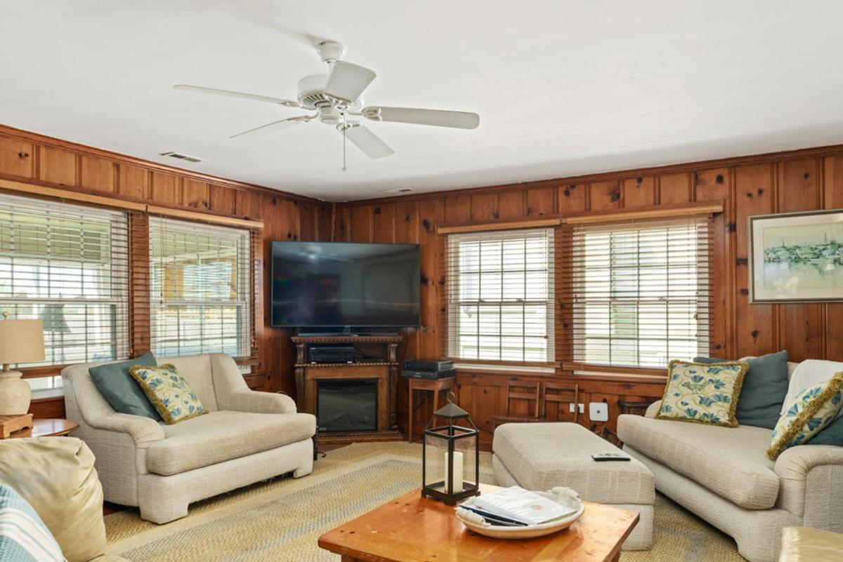 Kick Back Cottage by Oak Island Accommodations - Housity