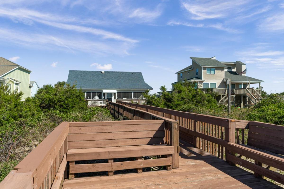 Kick Back Cottage by Oak Island Accommodations - Housity