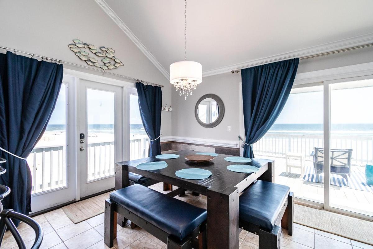 Just Beachy by Oak Island Accommodations - Housity