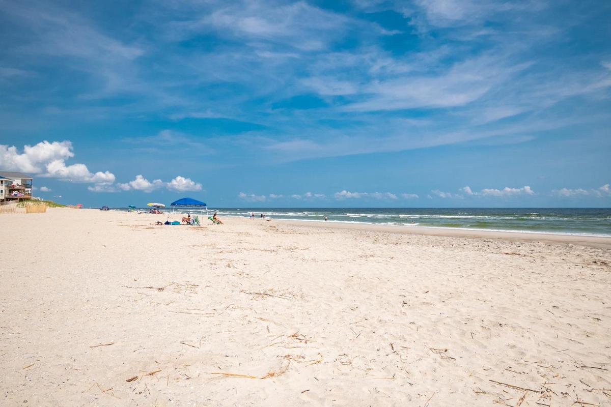 Just Beachy by Oak Island Accommodations - Housity
