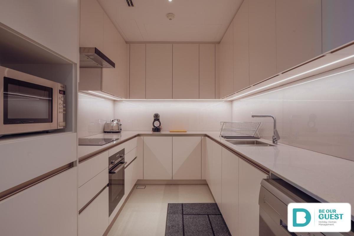 Luxury 3 Bedroom  Beach Front and Ain Dubai view - Housity