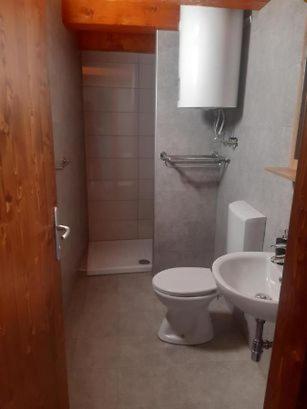 Hisa Vojko - Housity