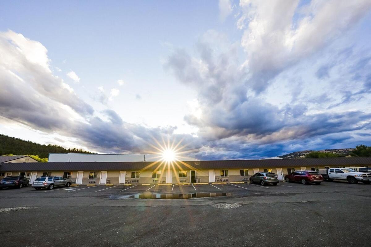 Budget 8 Motel - Housity