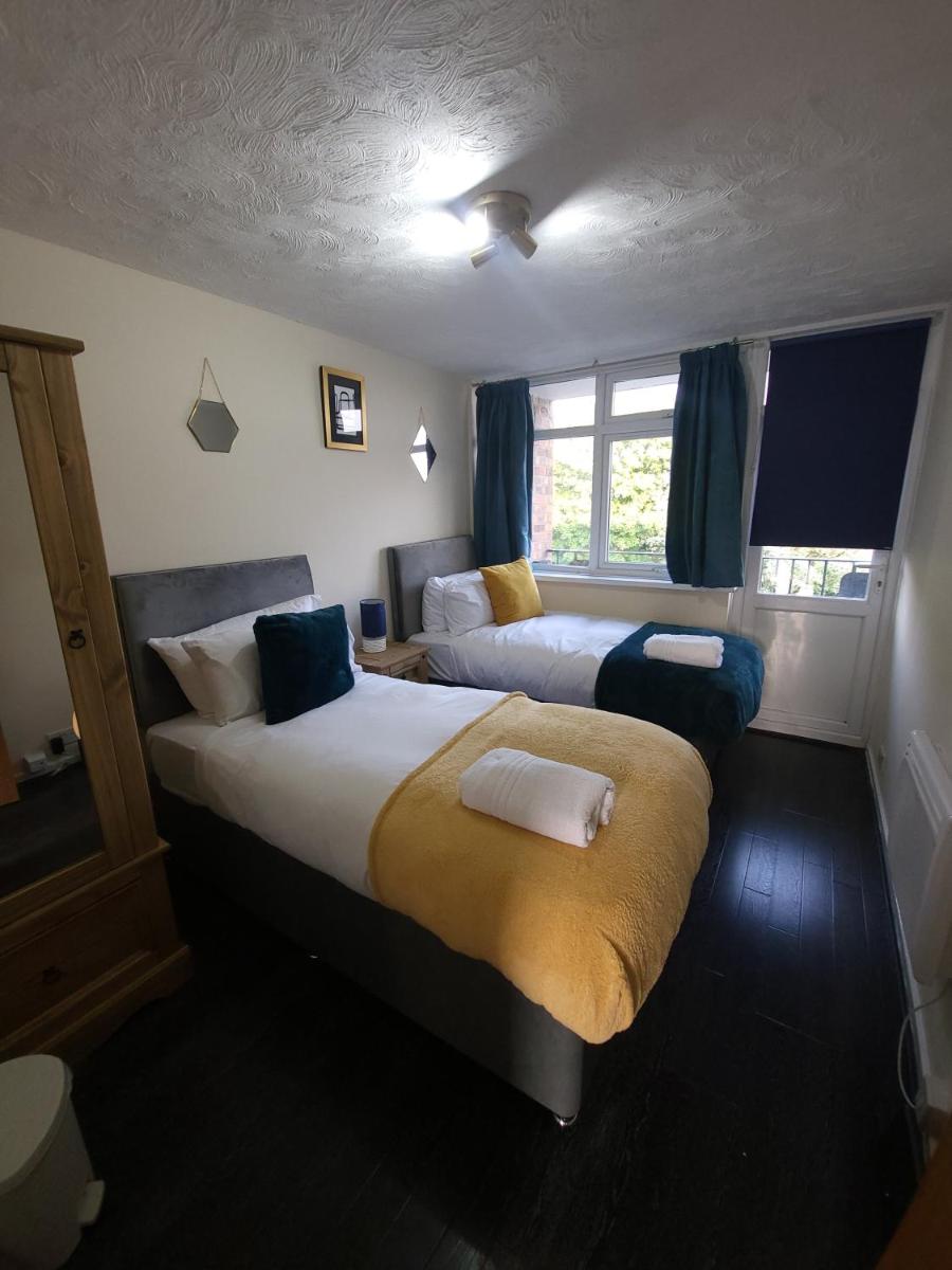 Relaxing serviced apartment with parking & free Wi-Fi - Housity