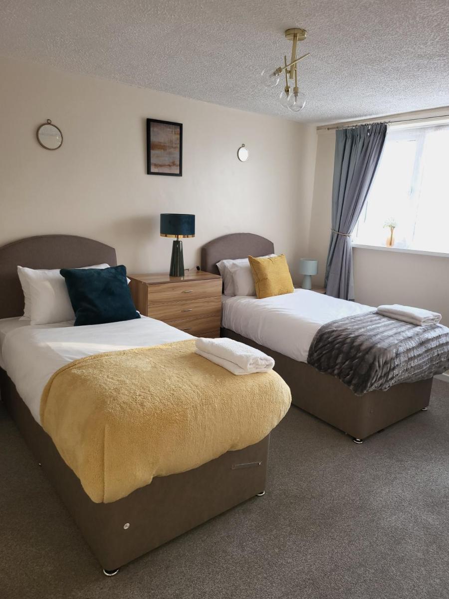 Relaxing serviced apartment with parking & free Wi-Fi - Housity