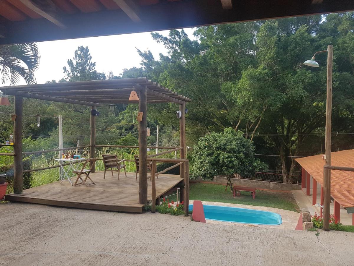 Chácara chalé recanto das árvores em Jaguariuna - Housity