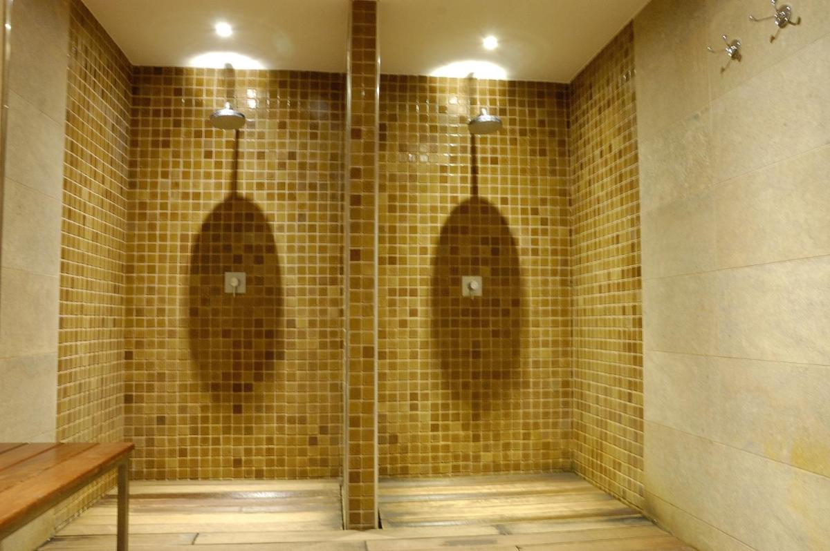 Uma casa de banho em Enotel Lido - All Inclusive